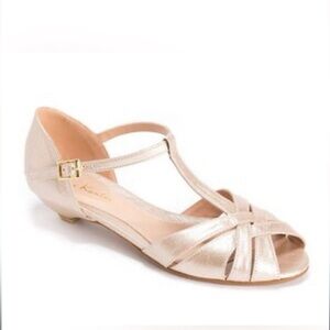 Elegant Gold Heels by Roni Kantor